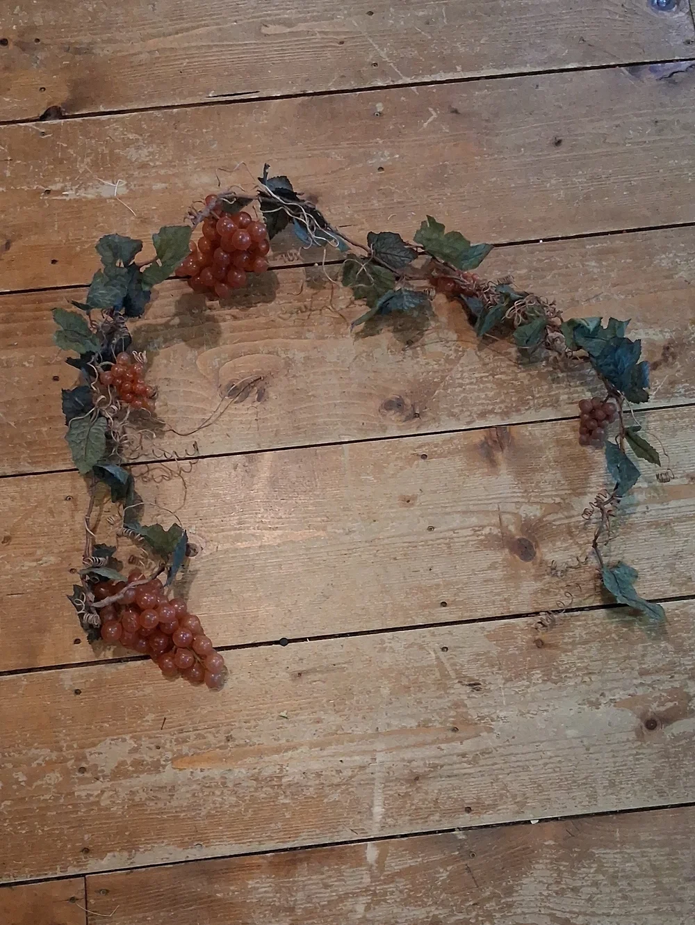 Botanical‎ grape leaf and fruit garland featuring faux clusters of grapes